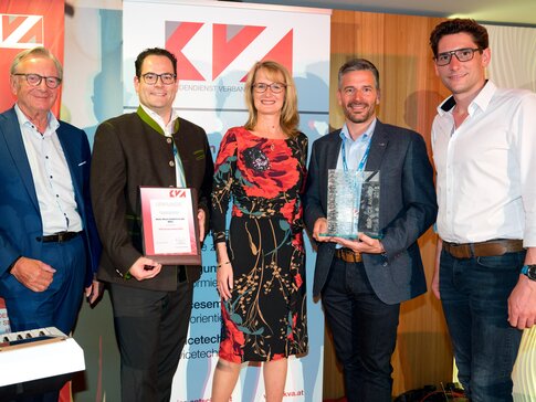 v.l.n.r. Herbert Vock (Geschäftsführer des KVA),  Mag. Robert Grellet (Mitglied der Geschäftsleitung), Margot Tschank (Projektleiterin KVA Service Award), Christian Brenner (Abteilungsleiter Business Development Kundendienst), Alexander Liebhart (KVA Aus- und Weiterbildung, Mitgliederbetreuung, Administration) | © KVA Kundendienstverband Österreich/APA-Fotoservice/Bollwein
