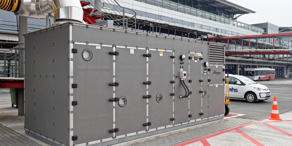 15 PCA-Geräte von bösch sorgen auf dem Hauptvorfeld für die effiziente und geräuscharme Belüftung der Flugzeugkabinen. | © Walter Bösch GmbH & Co KG