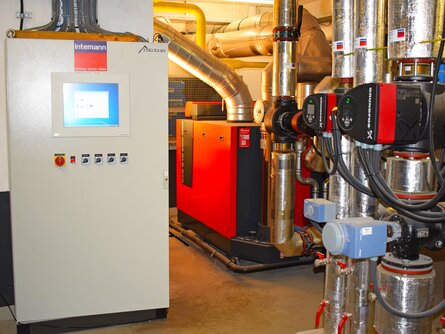 Zwei bösch Gas-Kessel 310/680-Pro sorgen für angenehme Arbeitstemperaturen bei IMA SCHELLING. | © bösch - heizung, klima, lüftung