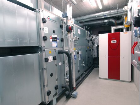 Lüftungszentrale und Wärmepumpe von bösch im Kindergarten Rheindorf in Lustenau.