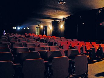 Durch DIEKLIMAWELT Hörtner & Fischer GmbH wurde dank der Spenden ein sehr gutes und trotzdem kostengünstiges Lüftungsgerät, die optima complete von bösch installiert. | © Zebra Kino