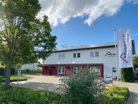 Drohnen-Luftaufnahme von der Landeszentrale der Firma bösch in Günzburg 