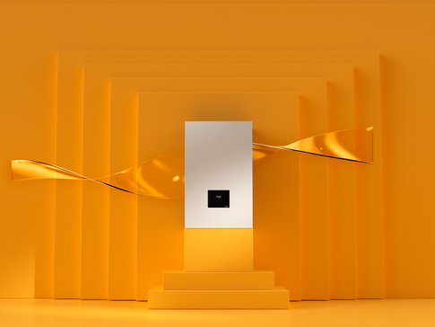 Samsung EHS Hydro-Unit auf einem Podest vor einem leuchtend orangen Hintergrund, mit visualisierter Luftzirkulation. Das Gerät wird in einer modernen, stilisierten Umgebung präsentiert. | © Samsung